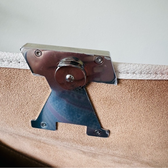 Louis Vuitton Buci crossbody - Picture 4 of 16